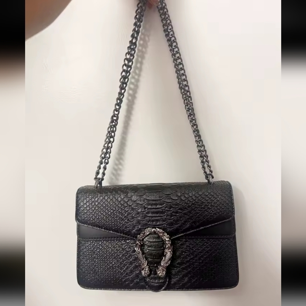 NEW Black Croc Embossed & Snake Detailed Closure With Gunmetal Hardware Bag - Picture 2 of 12